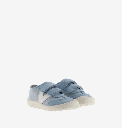 Par de sapatilhas infantis Victoria Bosco em lona azul com fecho de velcro, apresentadas juntas sobre fundo branco.