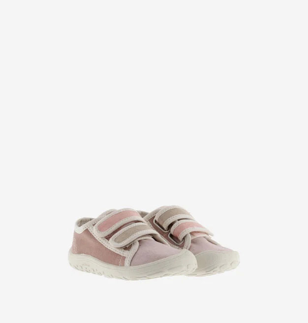 Sapatilha infantil Victoria Barefoot em tons de rosa e bege, vista de perfil, mostrando a sola fina e flexível.