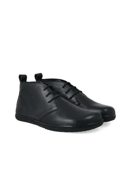 Par de sapatos barefoot pretos Angles Atlas em pele, apresentados lado a lado sobre fundo branco, prontos para uso formal ou casual.