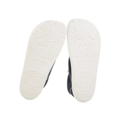Sola do calçado barefoot adulto Mapis Noche, em branco, com padrão antiderrapante.