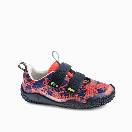 Calçado infantil Pablosky barefoot, padrão salpicado laranja e azul, com fecho de velcro e sola escura.