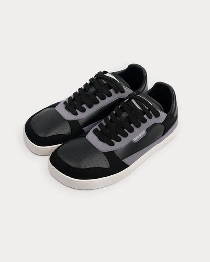 Par de sapatilhas Muris Barefoot HE Majorca Black (preto/cinzento) com atacadores pretos e sola branca, dispostas lado a lado em fundo neutro.