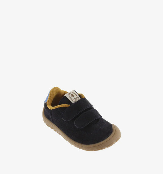 Sapatilha barefoot Victoria Bosco Marinho para criança, vista de cima, com fecho de velcro duplo e sola caramelo.