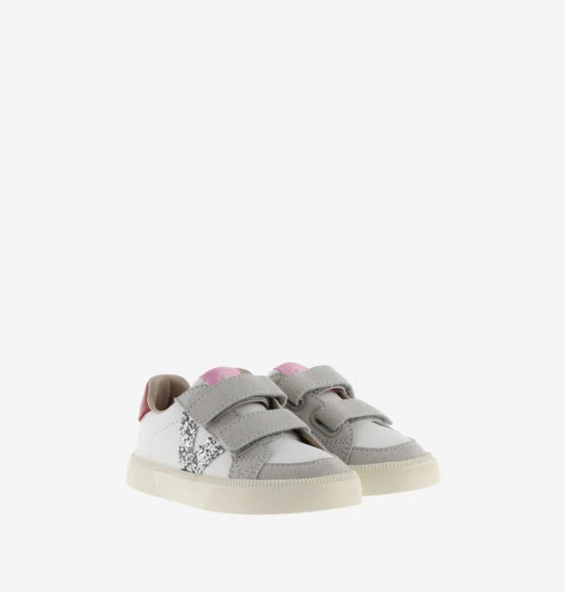 Par de sapatilhas Victoria Barefoot Oliver Prata, com detalhes em glitter e velcro, prontas a usar.