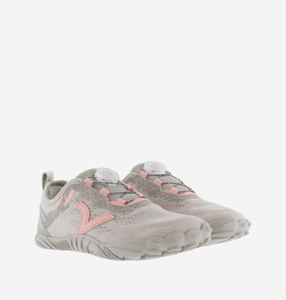 Par de sapatilhas Victoria Barefoot Terratech Mesh cor rosa/cinza claro, com fecho de disco, vistas de frente em ângulo.